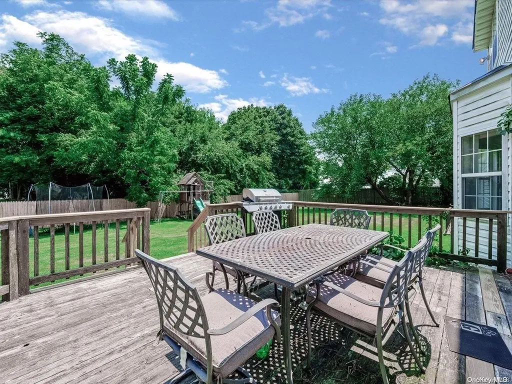 39 Merritts Path Rocky Point NY 11778