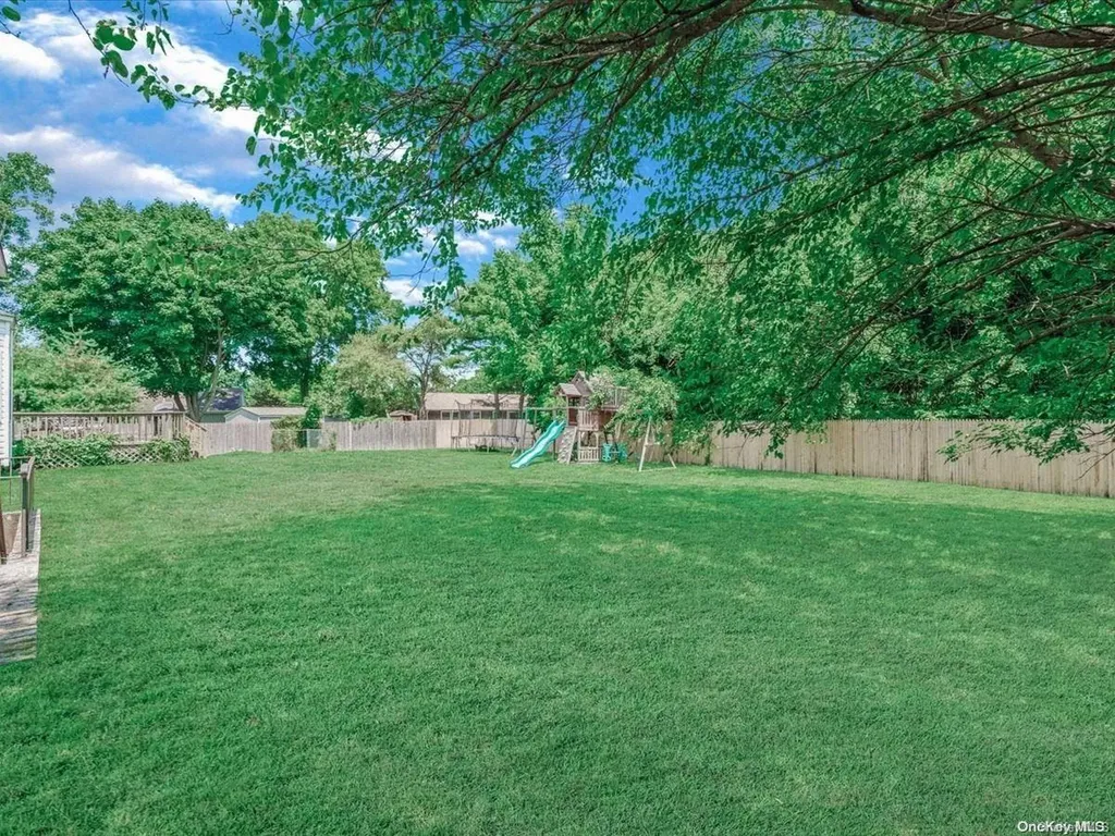 39 Merritts Path Rocky Point NY 11778
