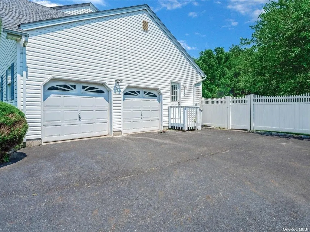 39 Merritts Path Rocky Point NY 11778