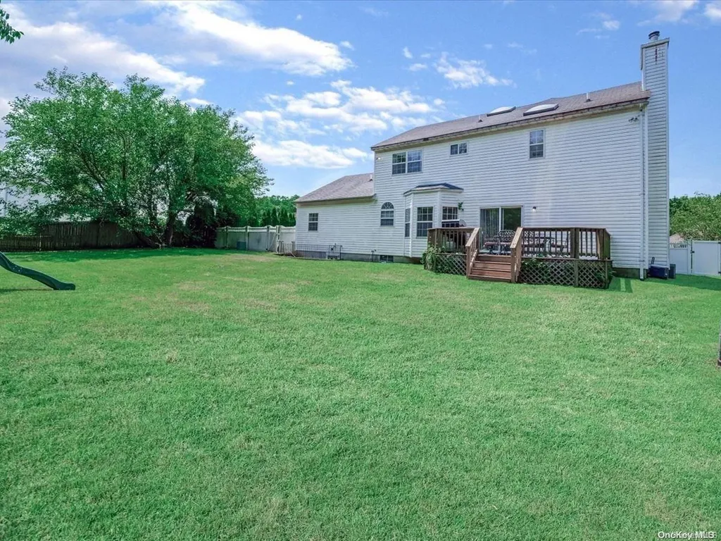 39 Merritts Path Rocky Point NY 11778