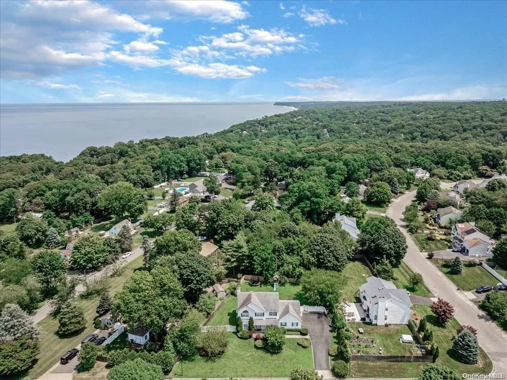39 Merritts Path Rocky Point NY 11778