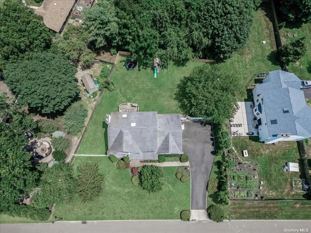 39 Merritts Path Rocky Point NY 11778