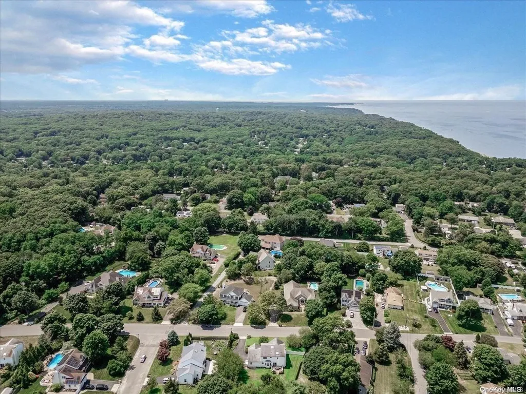 39 Merritts Path Rocky Point NY 11778