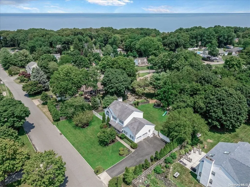 39 Merritts Path Rocky Point NY 11778
