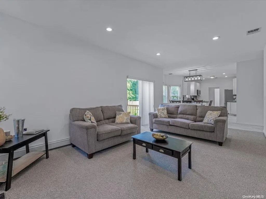 39 Merritts Path Rocky Point NY 11778