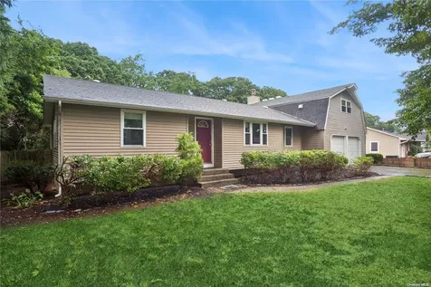 17 Lolly Lane Centereach NY 11720