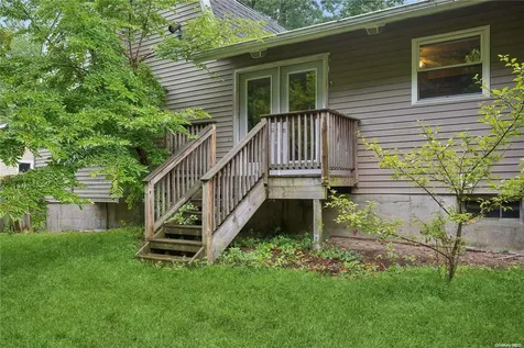 17 Lolly Lane Centereach NY 11720