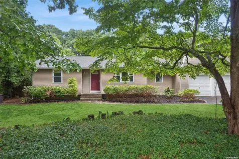 17 Lolly Lane Centereach NY 11720