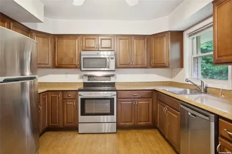 17 Lolly Lane Centereach NY 11720