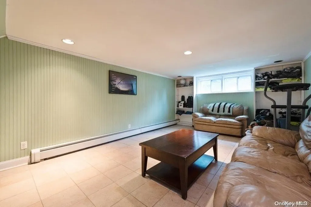 1 Deepdale Glen Cove NY 11542