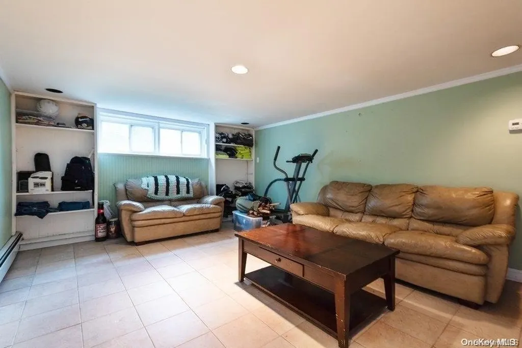 1 Deepdale Glen Cove NY 11542