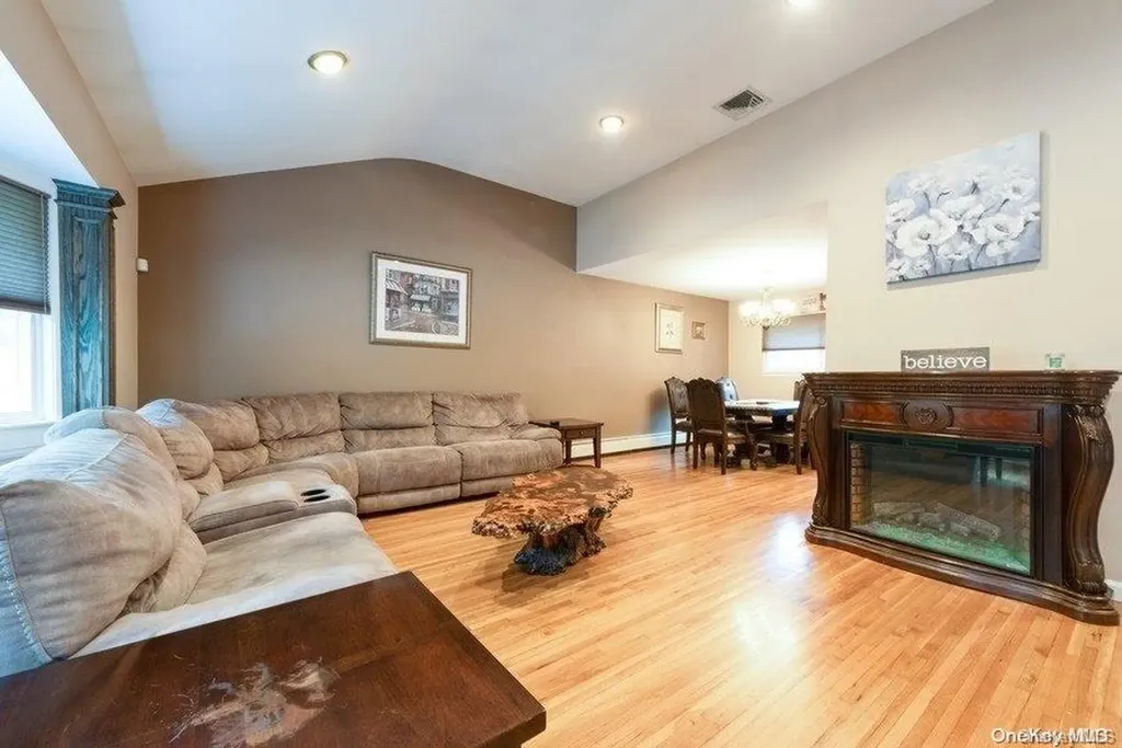 1 Deepdale Glen Cove NY 11542