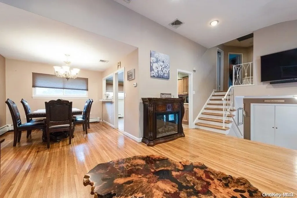 1 Deepdale Glen Cove NY 11542
