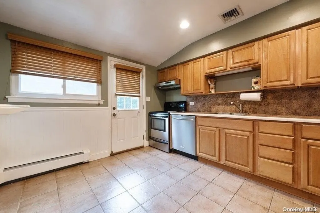 1 Deepdale Glen Cove NY 11542