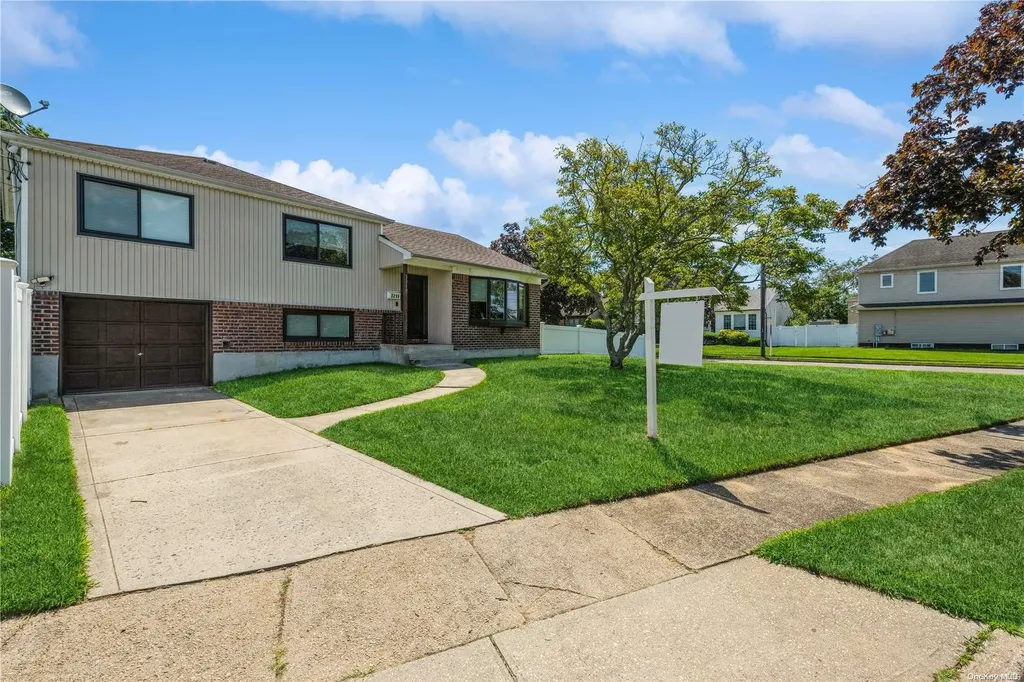 3219 Neptune Avenue Oceanside NY 11572