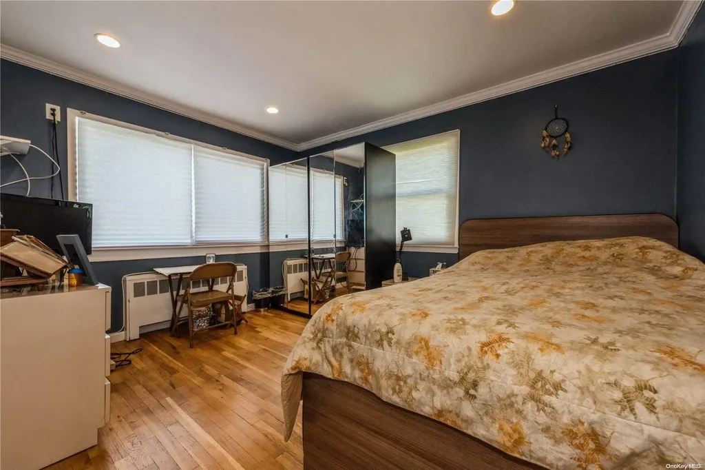 3219 Neptune Avenue Oceanside NY 11572