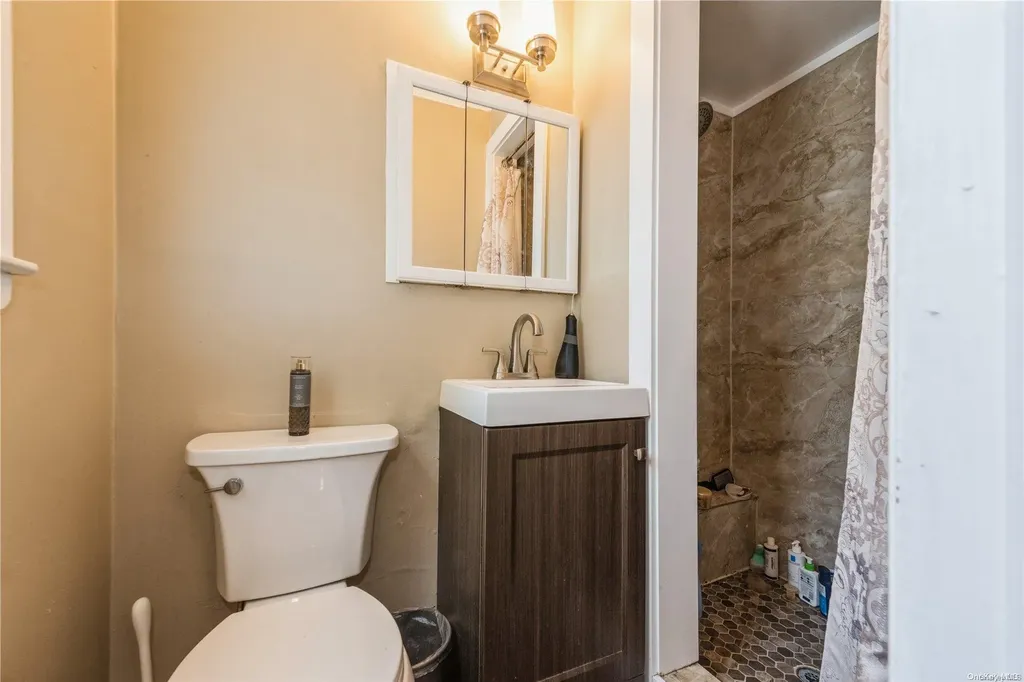 3219 Neptune Avenue Oceanside NY 11572