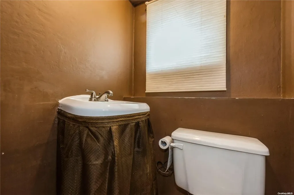 3219 Neptune Avenue Oceanside NY 11572