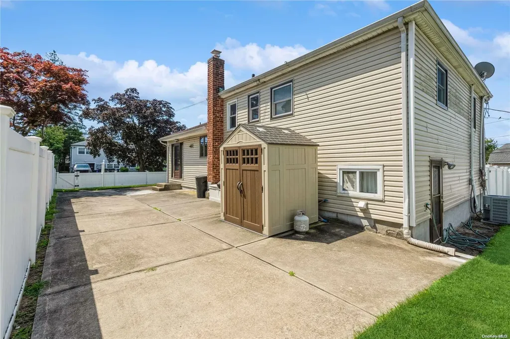 3219 Neptune Avenue Oceanside NY 11572
