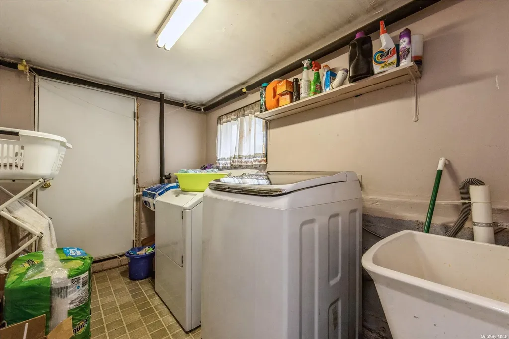 3219 Neptune Avenue Oceanside NY 11572