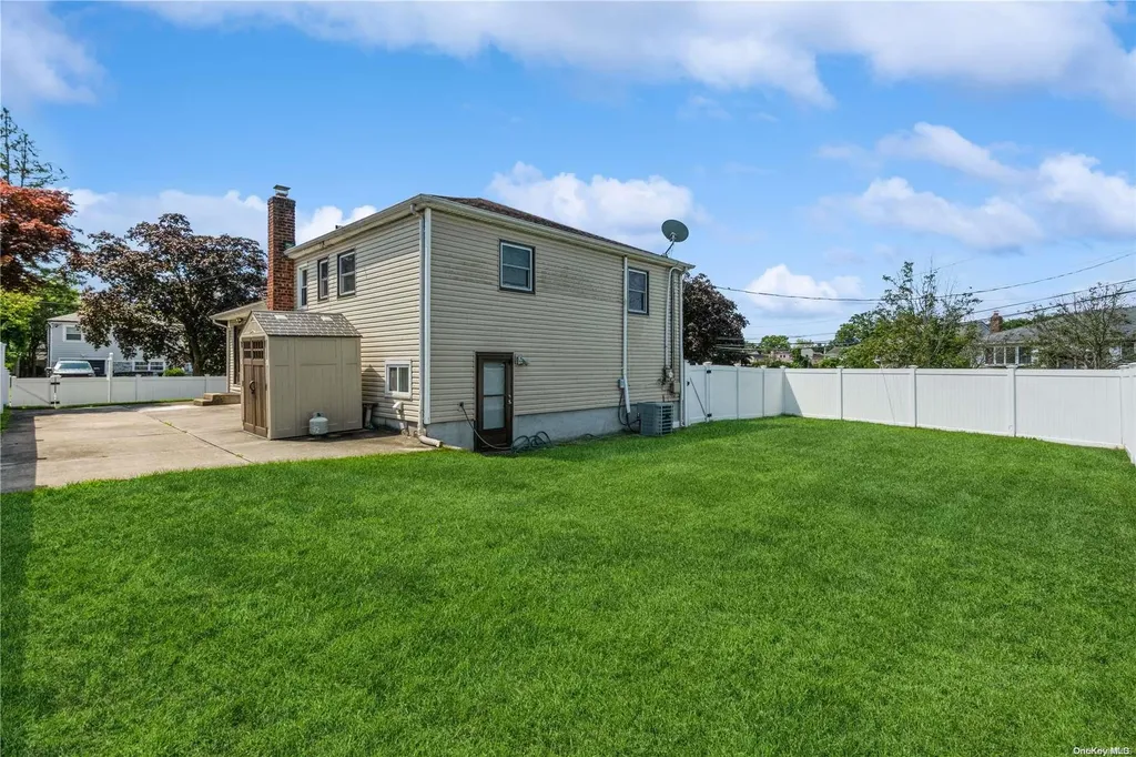 3219 Neptune Avenue Oceanside NY 11572