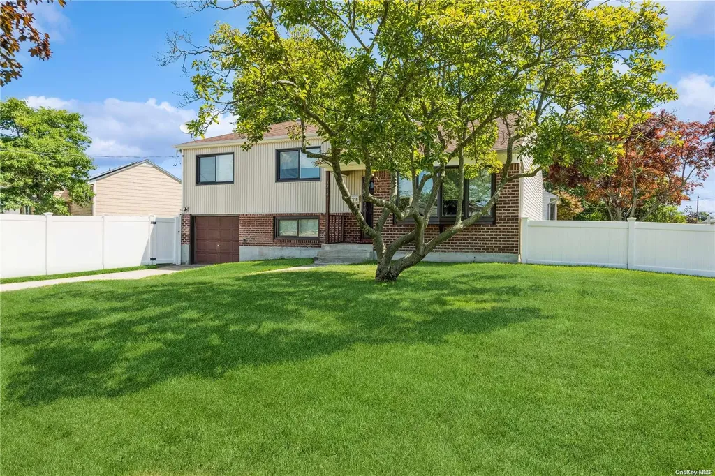 3219 Neptune Avenue Oceanside NY 11572
