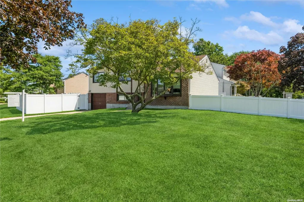 3219 Neptune Avenue Oceanside NY 11572