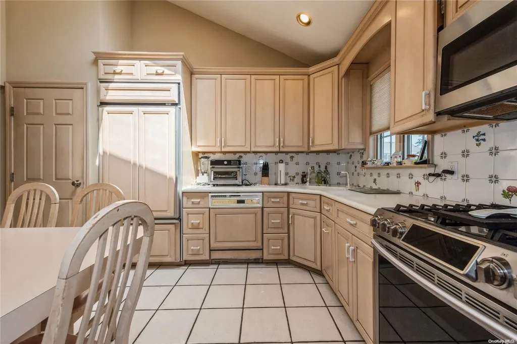 3219 Neptune Avenue Oceanside NY 11572