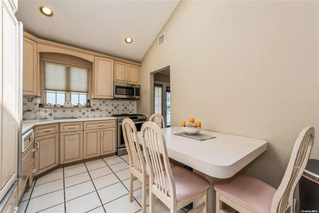 3219 Neptune Avenue Oceanside NY 11572