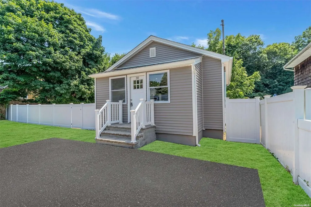 30 King Road Rocky Point NY 11778