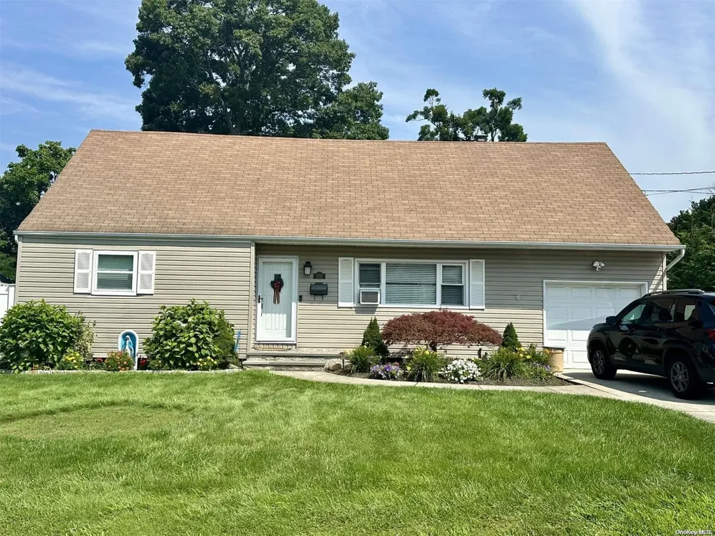 305 Independence Avenue West Islip NY 11795
