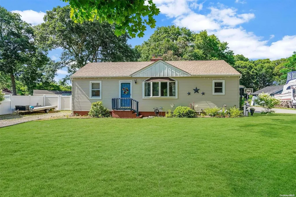 43 Cedar Street Selden NY 11784