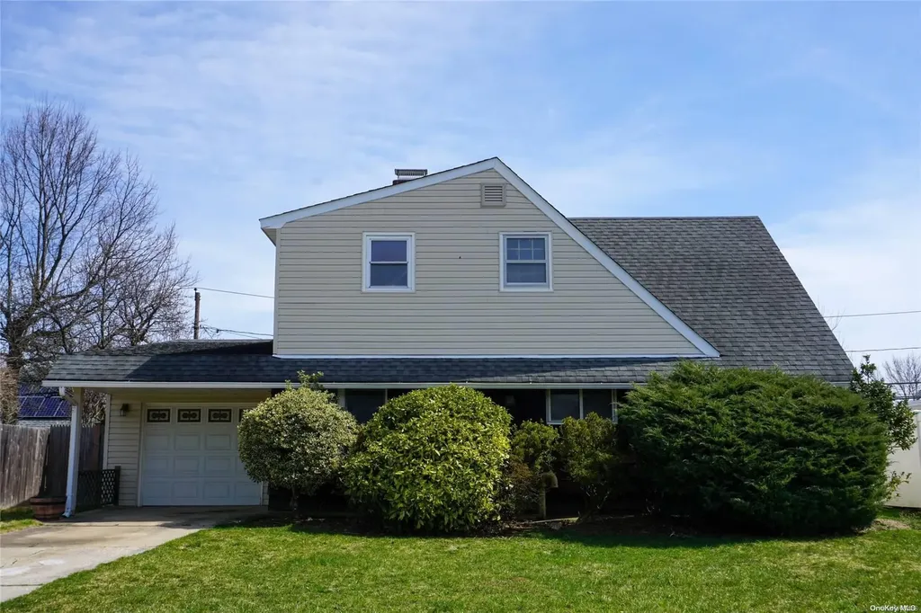 25 Raspberry Lane Levittown NY 11756