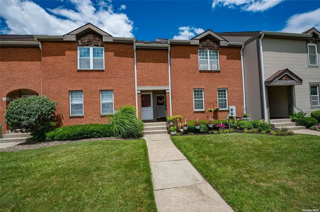 49 Greenmeadow Drive Babylon NY 11702