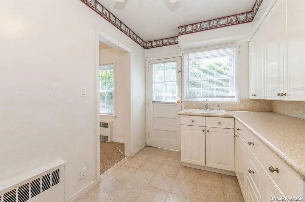 118 Devonshire Drive New Hyde Park NY 11040