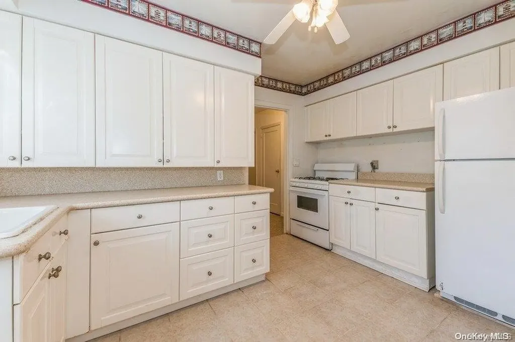 118 Devonshire Drive New Hyde Park NY 11040