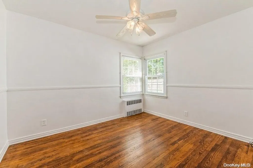 118 Devonshire Drive New Hyde Park NY 11040