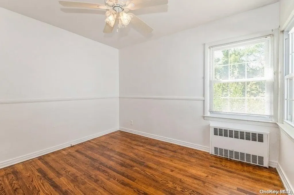118 Devonshire Drive New Hyde Park NY 11040