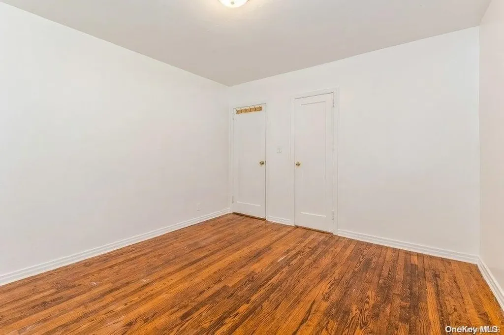 118 Devonshire Drive New Hyde Park NY 11040