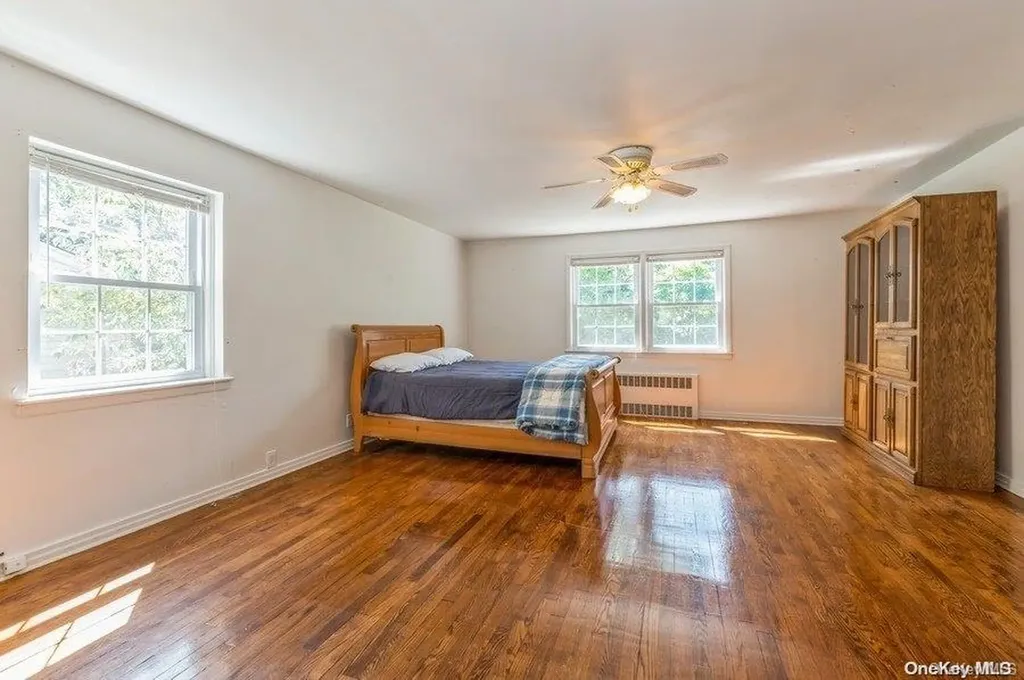 118 Devonshire Drive New Hyde Park NY 11040