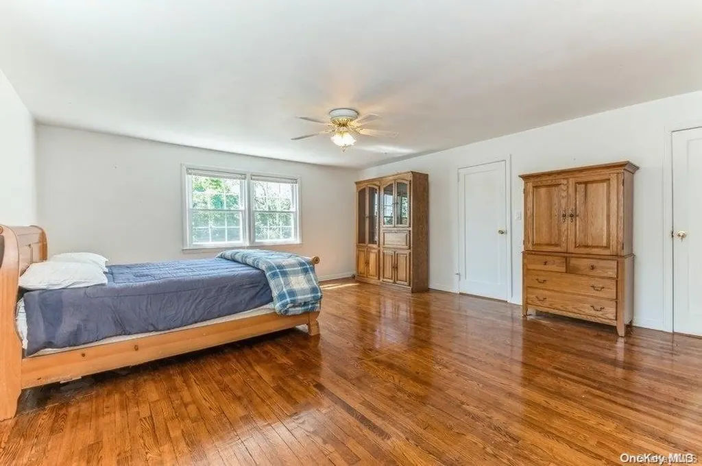 118 Devonshire Drive New Hyde Park NY 11040