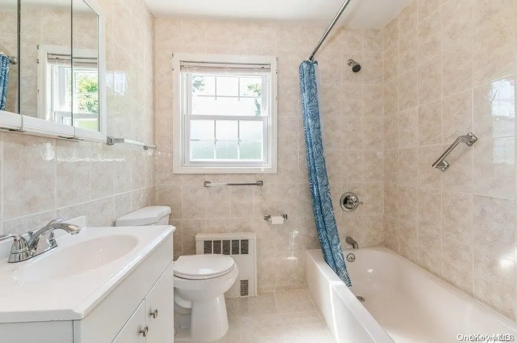 118 Devonshire Drive New Hyde Park NY 11040