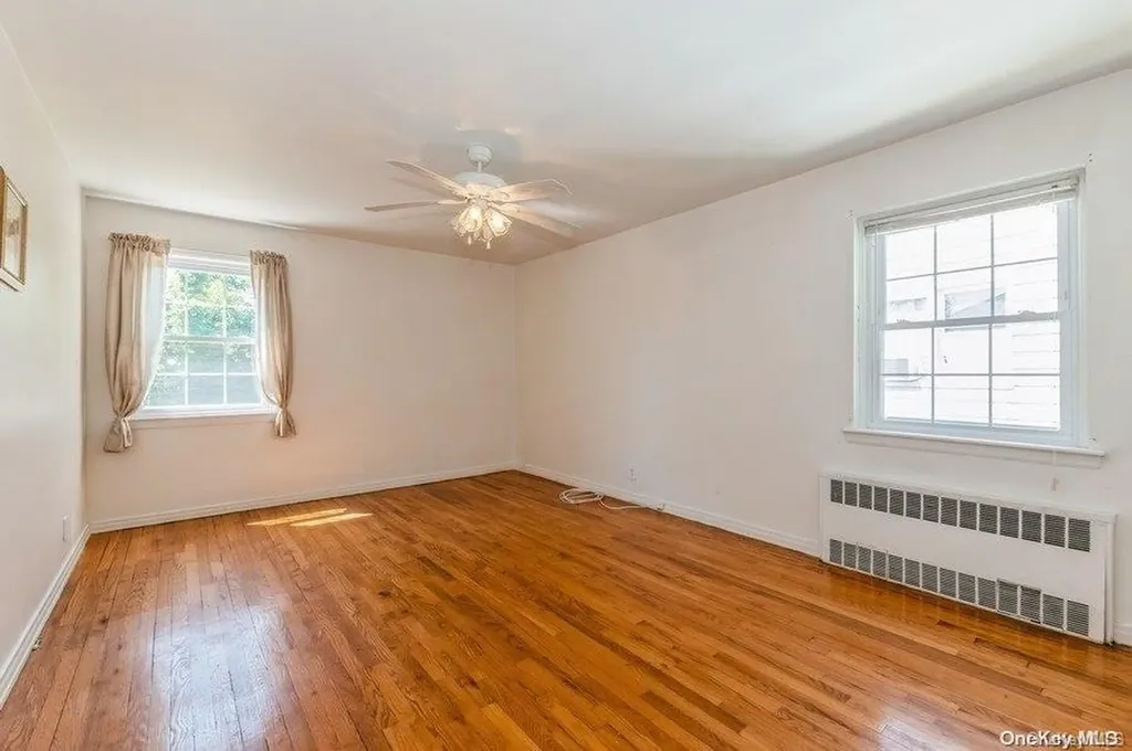 118 Devonshire Drive New Hyde Park NY 11040