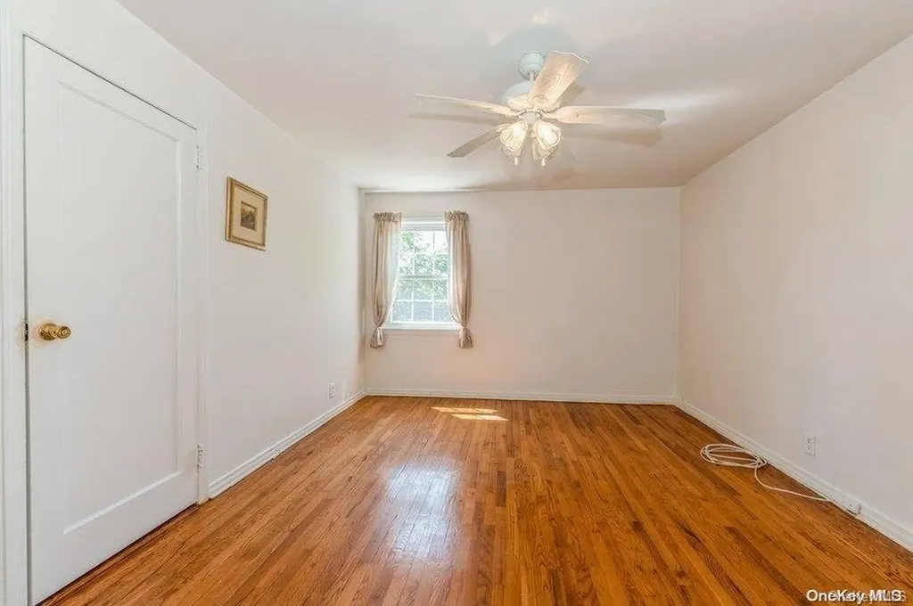 118 Devonshire Drive New Hyde Park NY 11040