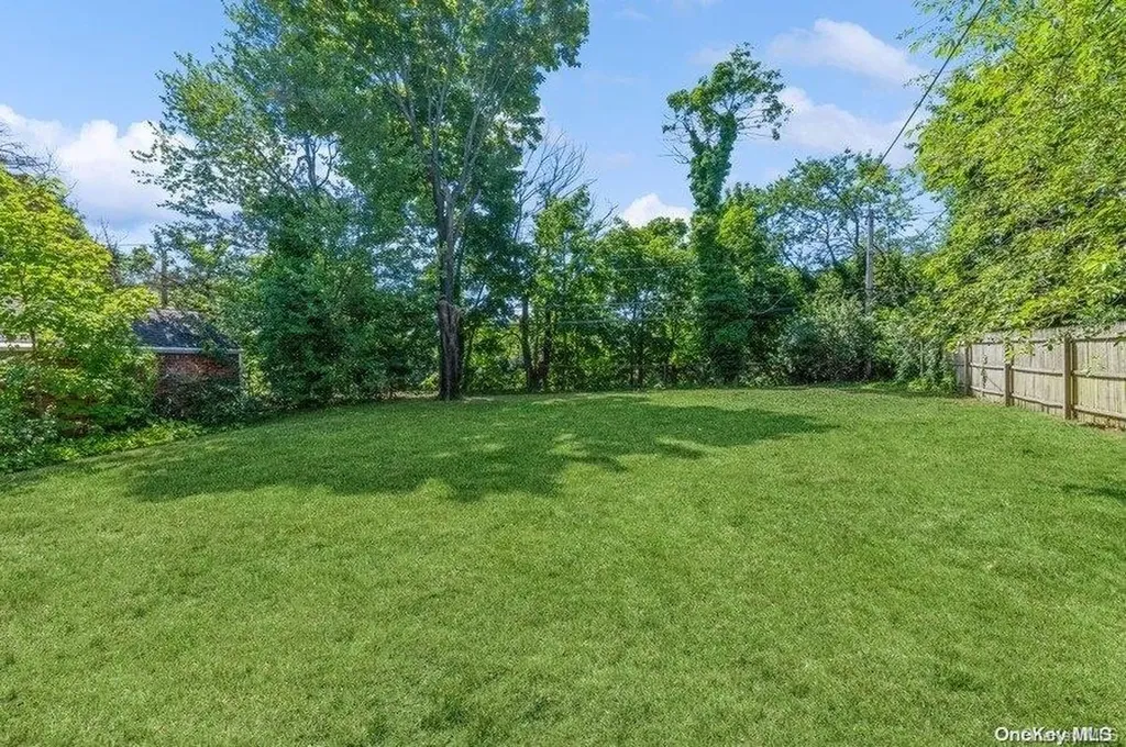 118 Devonshire Drive New Hyde Park NY 11040