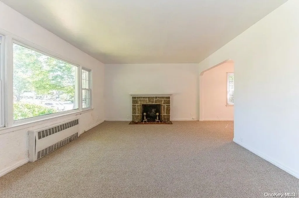 118 Devonshire Drive New Hyde Park NY 11040