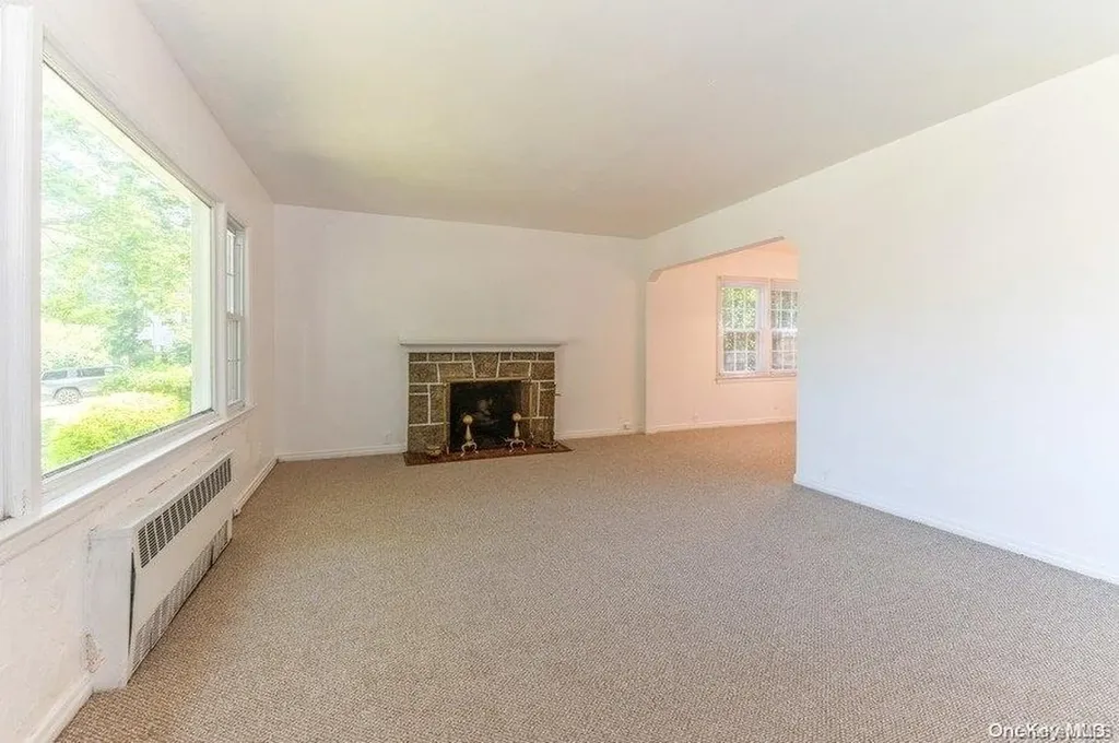 118 Devonshire Drive New Hyde Park NY 11040