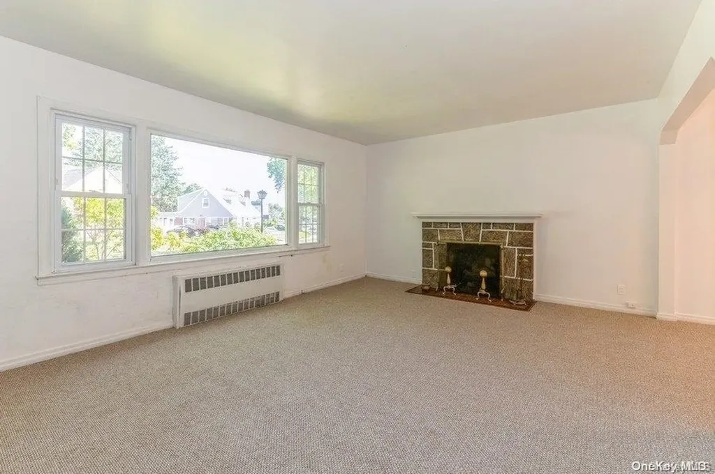118 Devonshire Drive New Hyde Park NY 11040