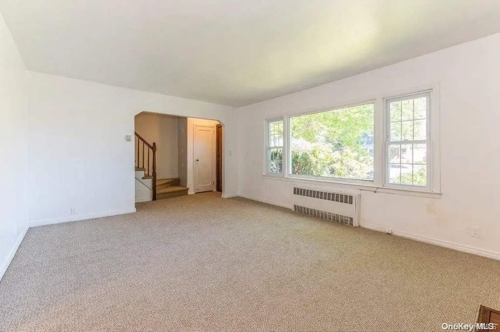 118 Devonshire Drive New Hyde Park NY 11040