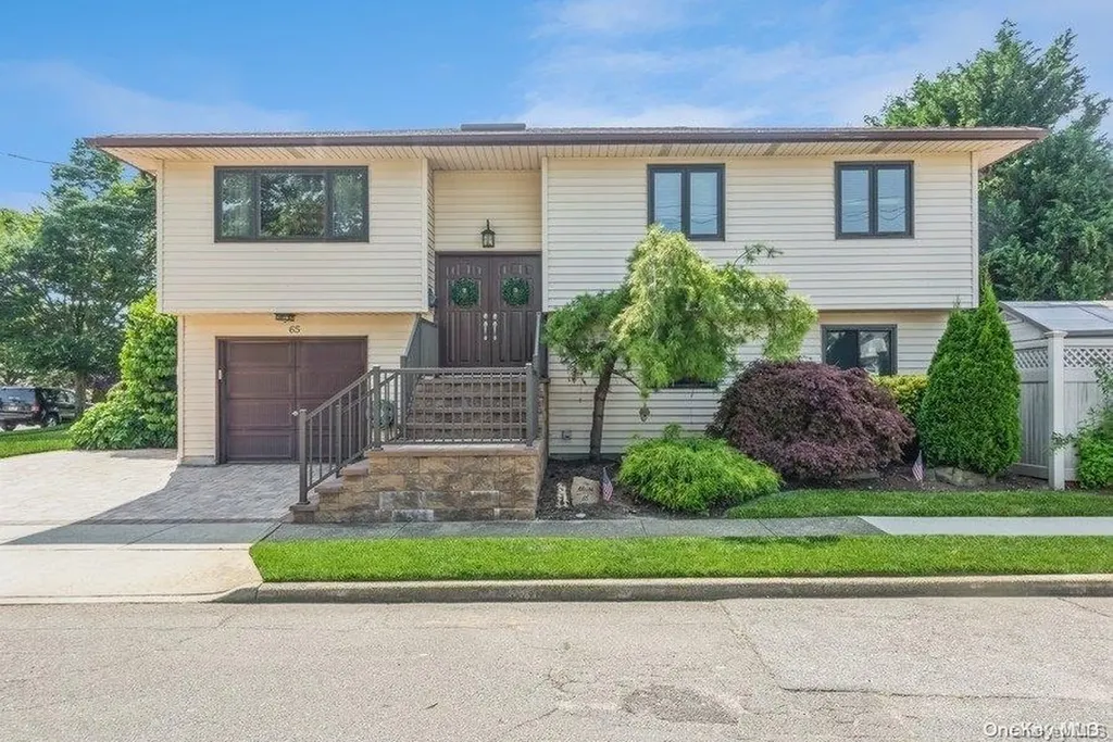 65 Sunset Road Massapequa NY 11758